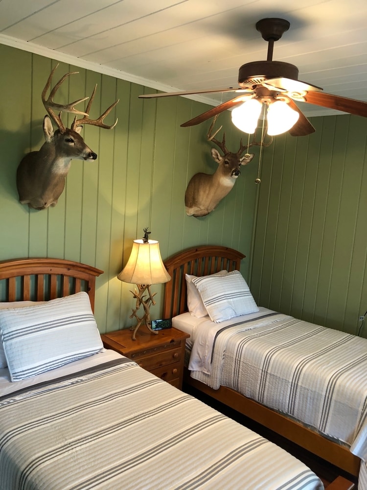 Oak Creek Ranch Double Twin Green Room in Main House