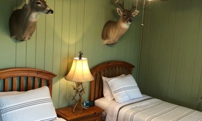 Oak Creek Ranch Hunting Lodge Double Twin Green Bedroom Columbus Tx